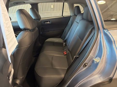 Used 2022 Toyota Corolla Cross XLE image 11