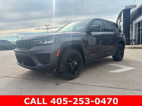 Used 2024 Jeep Grand Cherokee Altitude AWD/4WD image 2