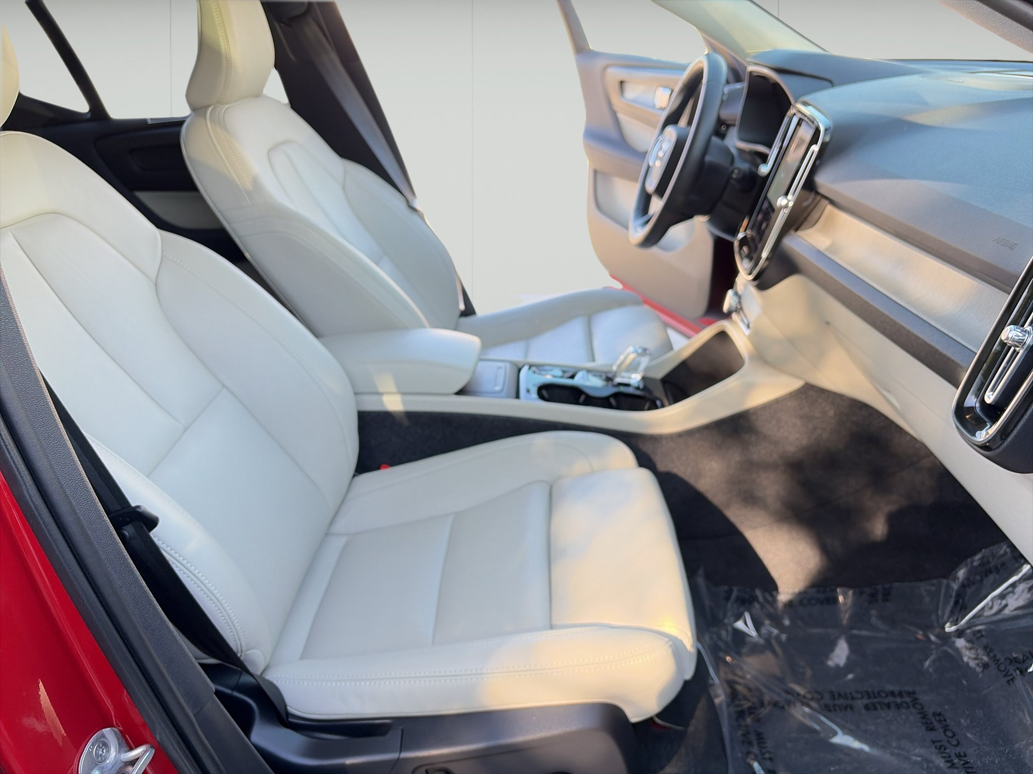 Used 2025 Volvo XC40 B5 Ultra AWD/4WD image 16