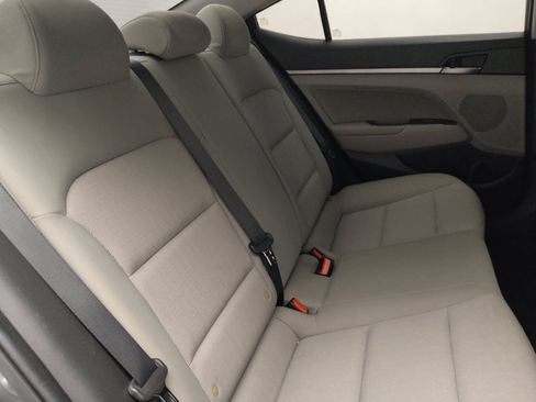 Used 2017 Hyundai Elantra SE image 19