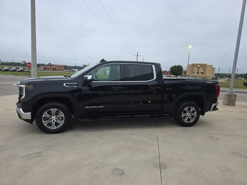 Used 2023 GMC Sierra 1500 SLE AWD/4WD image 4