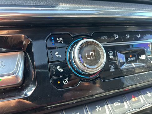 Used 2024 GMC Sierra 1500 Denali AWD/4WD image 40