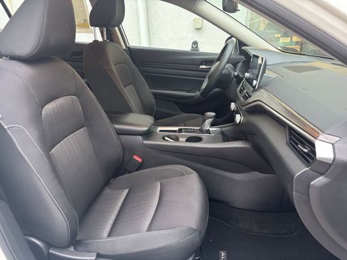 Used 2025 Nissan Altima 2.5 SV image 27