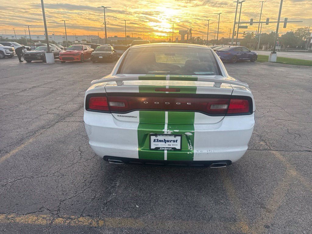 Used 2014 Dodge Charger SE RWD image 4