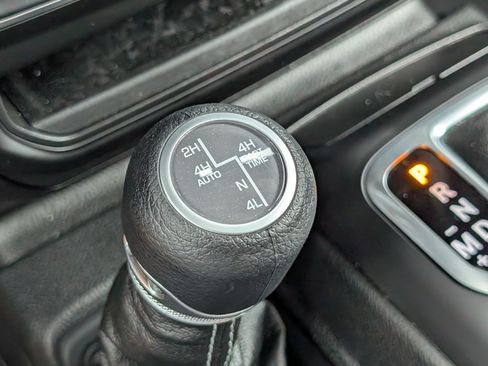 Used 2025 Jeep Wrangler Unlimited Sahara AWD/4WD image 20