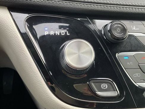 Used 2022 Chrysler Pacifica Touring-L image 30