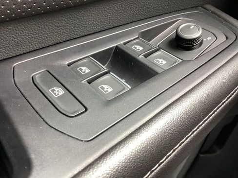 Used 2024 Volkswagen Atlas SE image 23