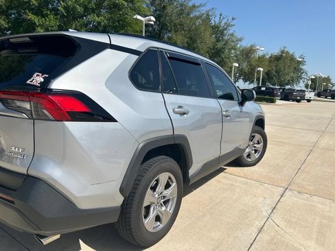 Used 2022 Toyota RAV4 XLE w/ Convenience Package AWD/4WD image 4