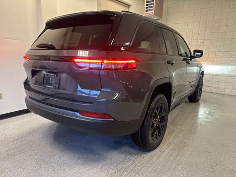 New 2026 Jeep Grand Cherokee Altitude AWD/4WD image 20