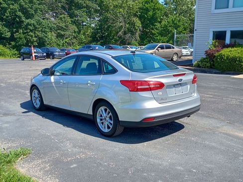 Used 2018 Ford Focus SE w/ Cold Weather Package FWD image 3