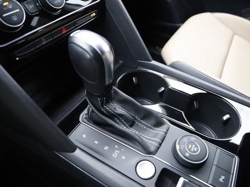 Used 2022 Volkswagen Atlas Cross Sport SE image 29