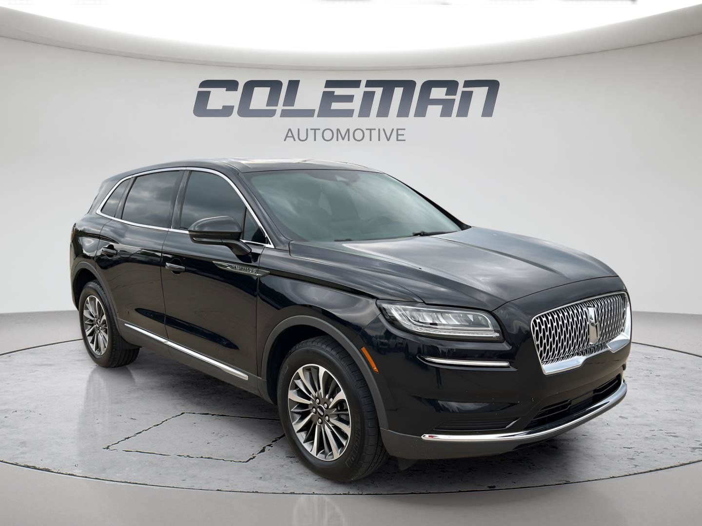 Used 2023 Lincoln Nautilus Reserve w/ Luxury Package AWD/4WD image 2