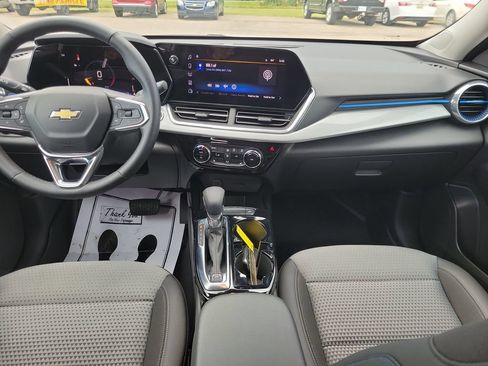 Certified 2025 Chevrolet Trax LT w/ Driver Confidence Package FWD image 30
