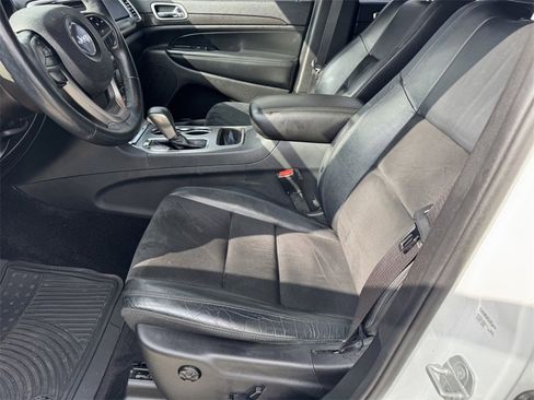 Used 2018 Jeep Grand Cherokee Altitude image 10