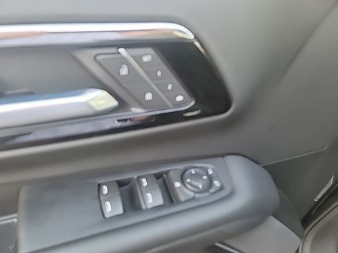 Used 2025 Chevrolet Tahoe LT image 12