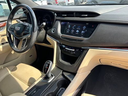 Used 2017 Cadillac XT5 Luxury w/ Driver Awareness Package FWD image 18