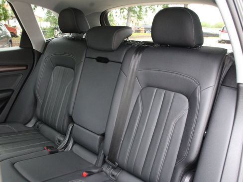 Used 2023 Audi Q5 2.0T Premium w/ Convenience Package AWD/4WD image 42