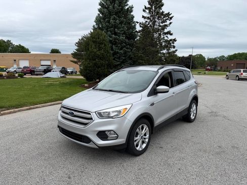 Used 2018 Ford Escape SE FWD image 1