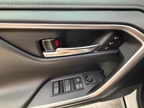 Used 2019 Toyota RAV4 Limited AWD/4WD image 31