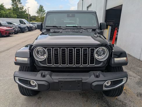 Used 2025 Jeep Wrangler Unlimited Sahara w/ Safety Group AWD/4WD image 4