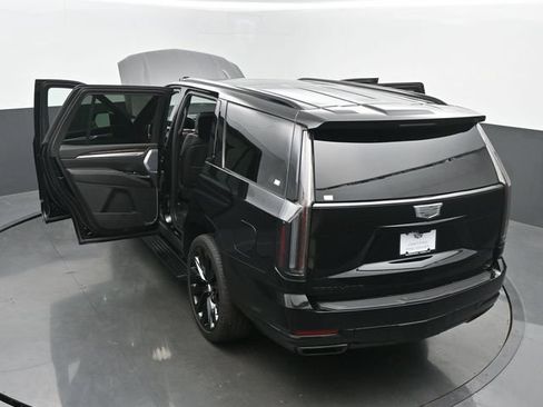 Certified 2026 Cadillac Escalade Platinum Sport w/ LPO, ONYX Package AWD/4WD image 64
