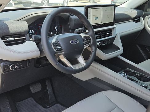 New 2026 Ford Explorer Active w/ Active Comfort Package RWD image 25