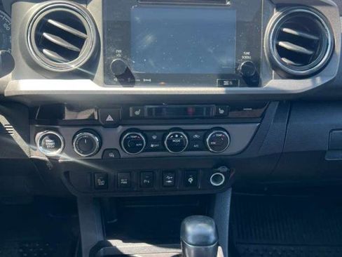 Used 2017 Toyota Tacoma TRD Off-Road image 21