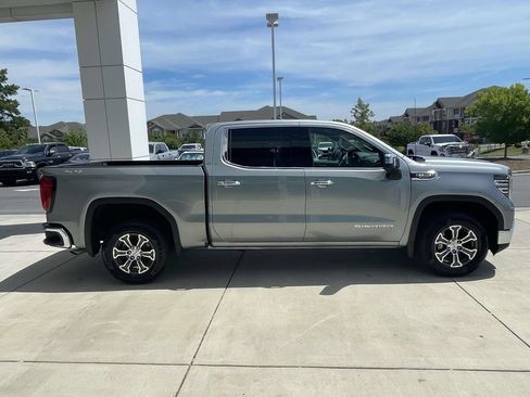 Used 2025 GMC Sierra 1500 SLT AWD/4WD image 6