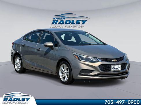 Used 2018 Chevrolet Cruze LT w/ Convenience Package FWD image 1