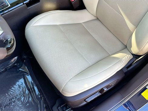 Used 2016 Lexus ES 350 w/ Premium Package w/Wood Trim image 18