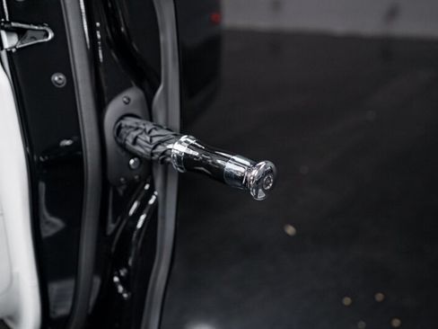Used 2023 Rolls-Royce Cullinan Black Badge w/ Dark Exterior Package AWD/4WD image 31