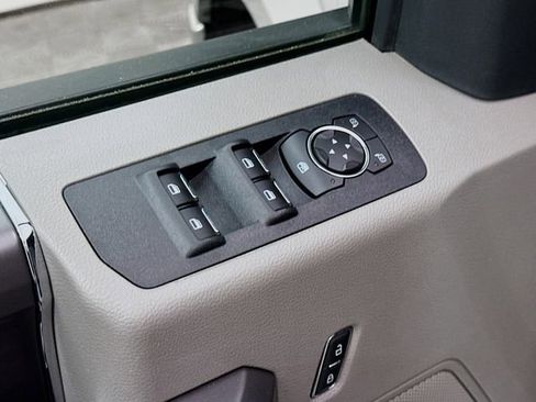 Used 2019 Ford F150 XLT w/ Equipment Group 302A Luxury image 18