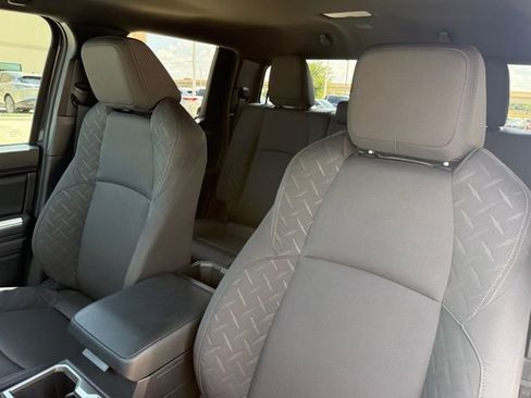 Used 2025 Toyota Tacoma SR5 AWD/4WD image 8