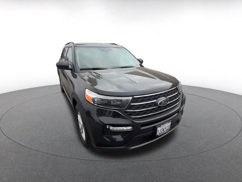 Used 2024 Ford Explorer XLT w/ Equipment Group 202A AWD/4WD image 3