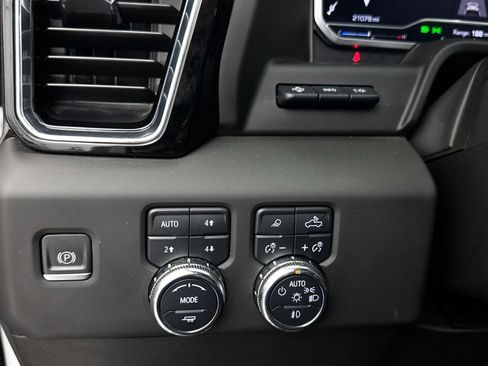 Used 2023 GMC Sierra 1500 Denali Ultimate AWD/4WD image 10