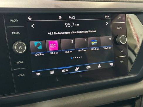 Certified 2022 Volkswagen Taos SE image 23