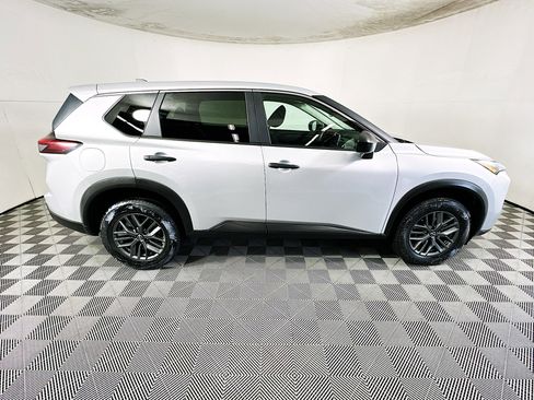 Used 2024 Nissan Rogue S image 2