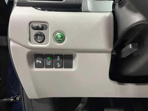 Used 2017 Honda Pilot Touring image 14
