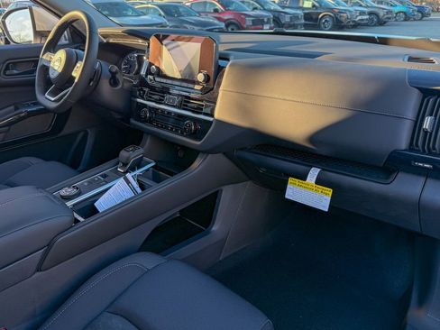 New 2025 Nissan Pathfinder SV image 8