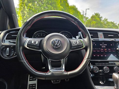Used 2018 Volkswagen GTI SE FWD image 18
