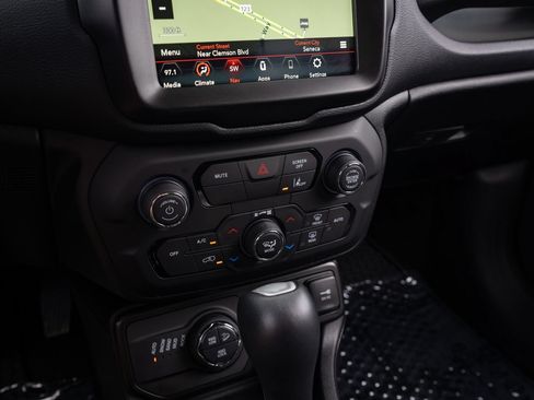 Used 2023 Jeep Renegade Trailhawk AWD/4WD image 25