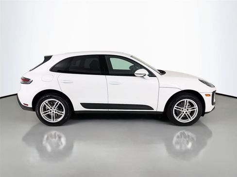 Used 2022 Porsche Macan AWD/4WD image 27