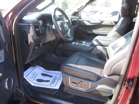 Used 2024 Ford Expedition Platinum AWD/4WD image 12