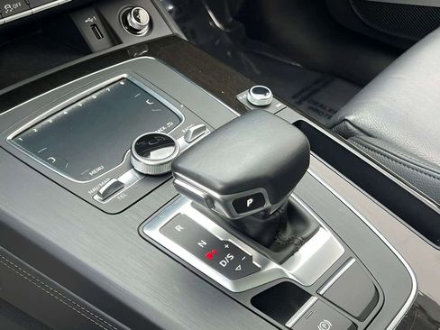 Used 2020 Audi Q5 e Premium Plus w/ Premium Plus Package AWD/4WD image 32