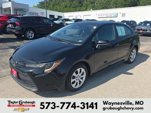 Used 2024 Toyota Corolla LE FWD image 4