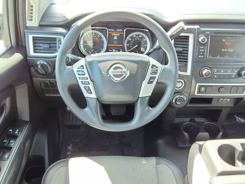Used 2019 Nissan Titan S image 8