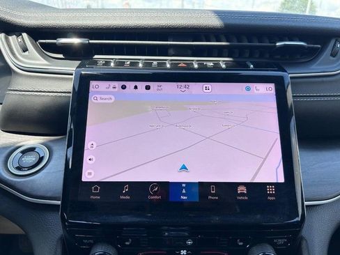 Used 2022 Jeep Grand Cherokee L Limited image 17