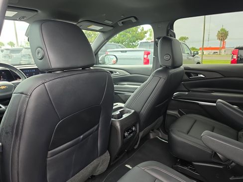 Certified 2026 Chevrolet Traverse LT FWD image 11