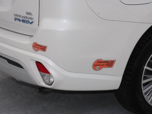 Used 2019 Mitsubishi Outlander SEL image 4