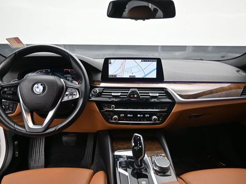 Used 2020 BMW 530i w/ Convenience Package RWD image 14